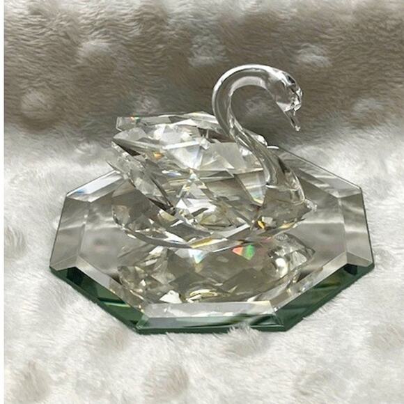 Vintage Swarovski Beauties of the Lake Crystal Swan (Medium)w/Mirror-Retired - Picture 3 of 6